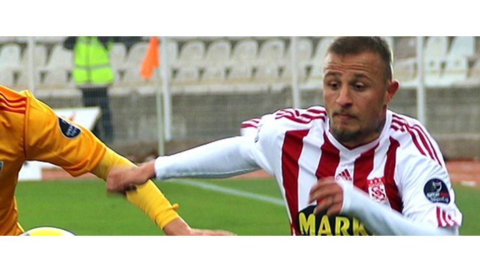 Medicana Sivasspor'da Aydın Karabulut süresiz kadro dışı kaldı