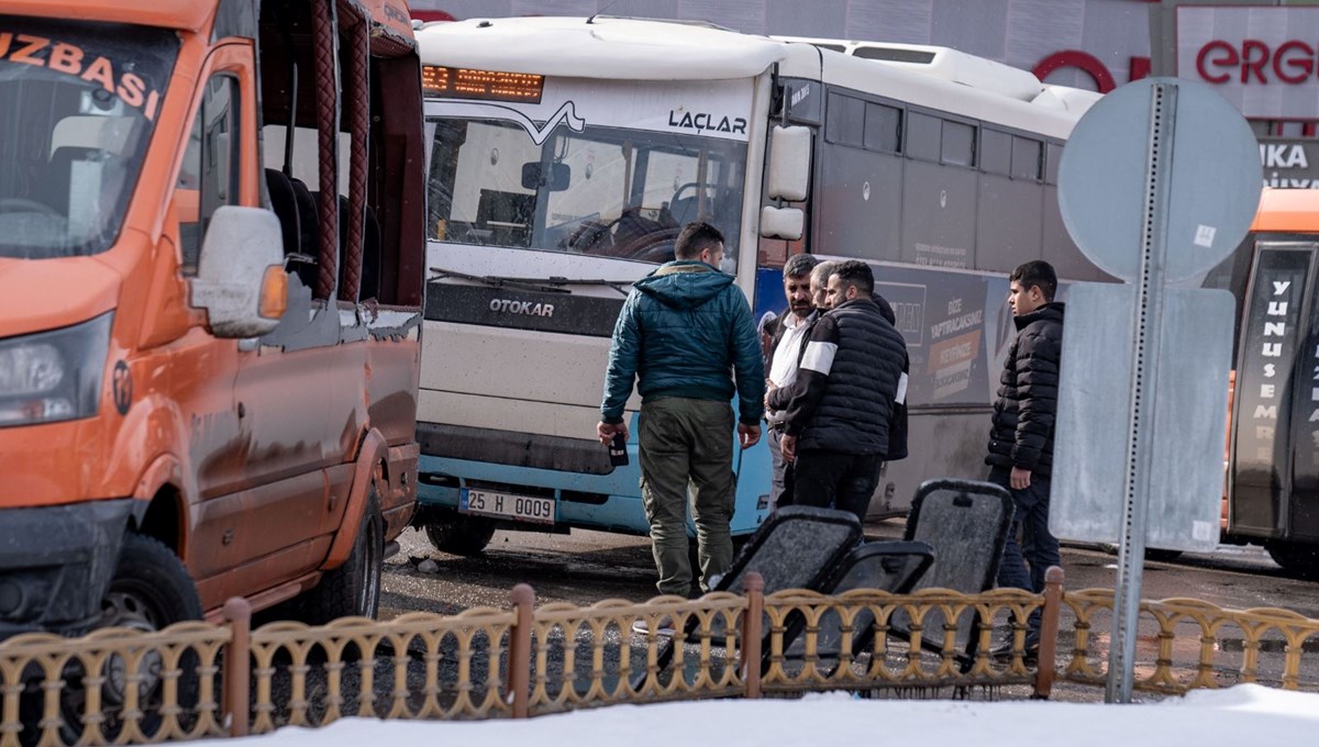 Halk otobüsü yolcu minibüsüne çarptı: 4 yaralı