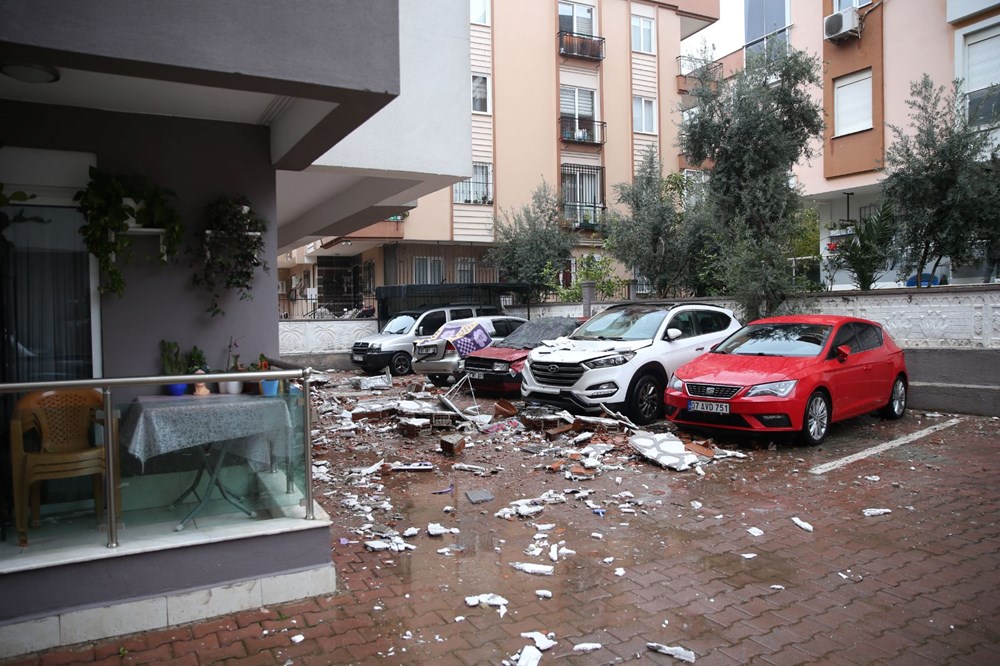 Kırmızı kodla aşırı yağış uyarısı yapılan Antalya'da sağanak etkili oluyor - 12