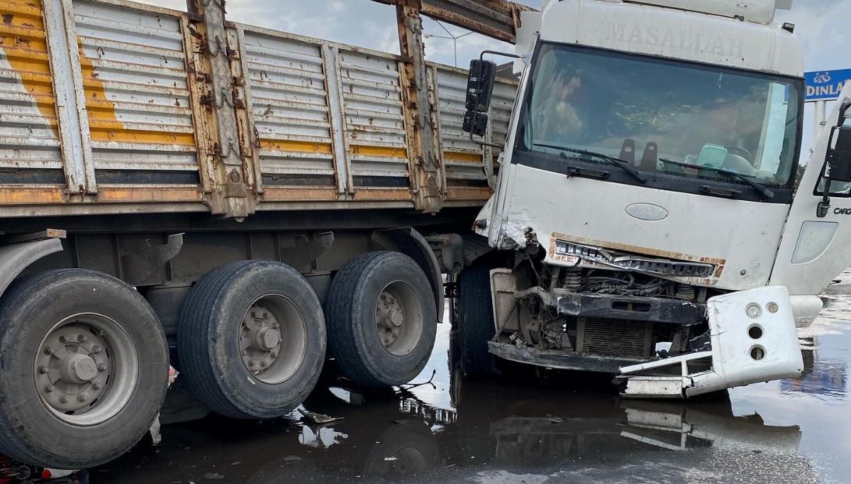 Mardin'de TIR ile otomobil çarpıştı: 1 çocuk öldü, 4 yaralı