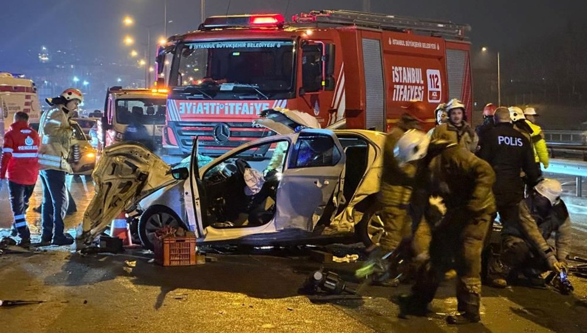 Sultangazi’de feci kaza | Makas atan araç, dampere çarptı: 1 ölü, 2 yaralı Sultangazi’de feci kaza | Makas atan araç, dampere çarptı: 1 ölü, 2 yaralı