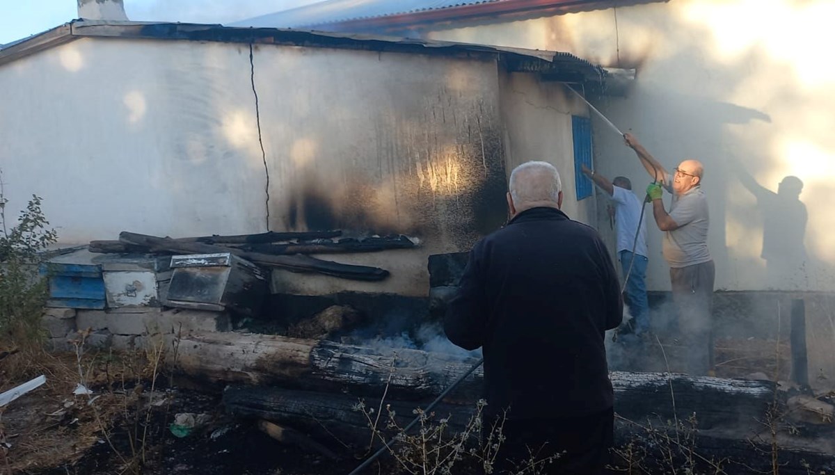 Otları yakmak istedi, komşusunun odunluğunu yaktı