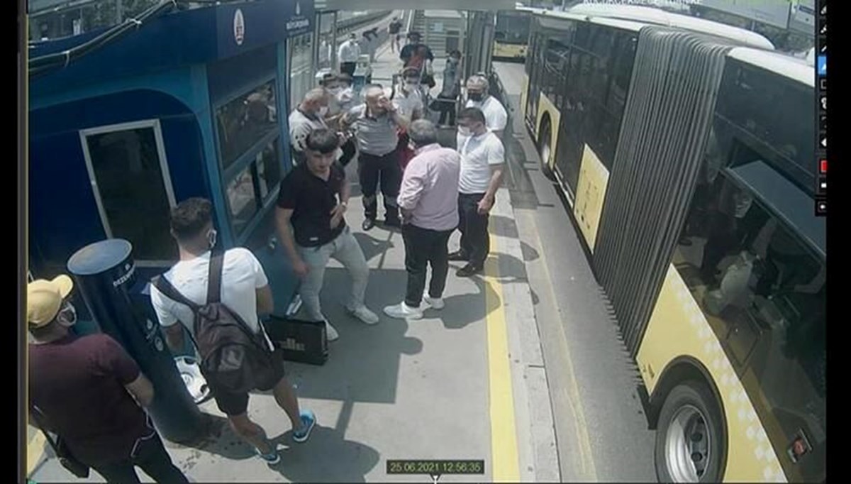 Metrobüste kör eden maske uyarısında hapis cezası Metrobüste kör eden maske uyarısında hapis cezası