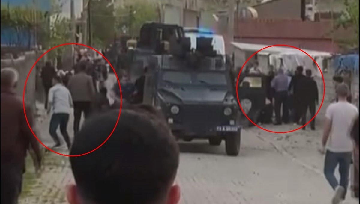 Kavgada yaralananlara müdahale eden sağlıkçılara taşlı saldırı: 7 yaralı Kavgada yaralananlara müdahale eden sağlıkçılara taşlı saldırı: 7 yaralı