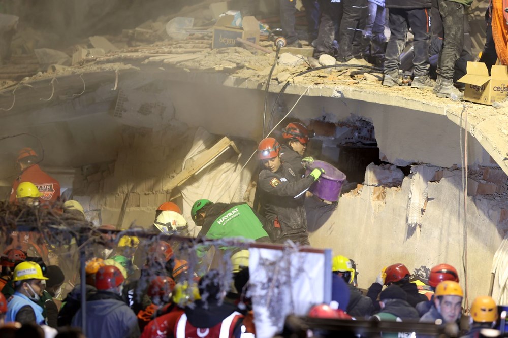 Konya'da 4 katlı bina çöktü: Üç kişi sağ kurtarıldı, iki kişi daha enkazda - 13