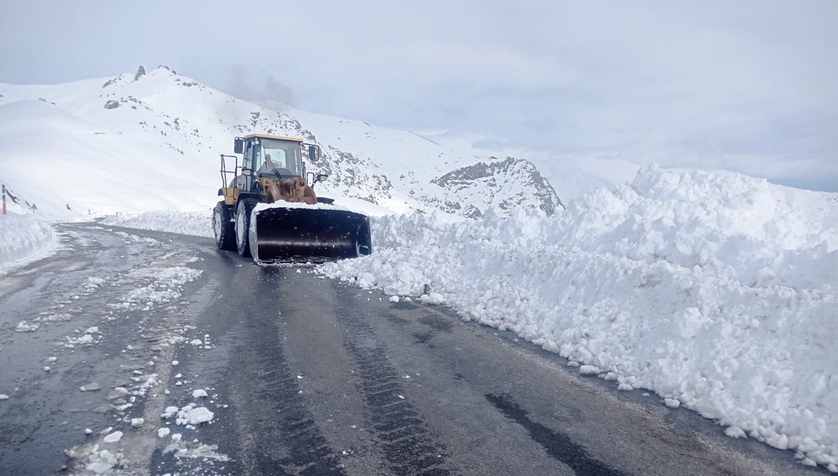 Şırnak'ta kar kalınlığı 3 metreyi geçti Şırnak'ta kar kalınlığı 3 metreyi geçti