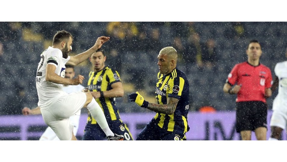 Fenerbahçe'ye zirve yolunda büyük darbe