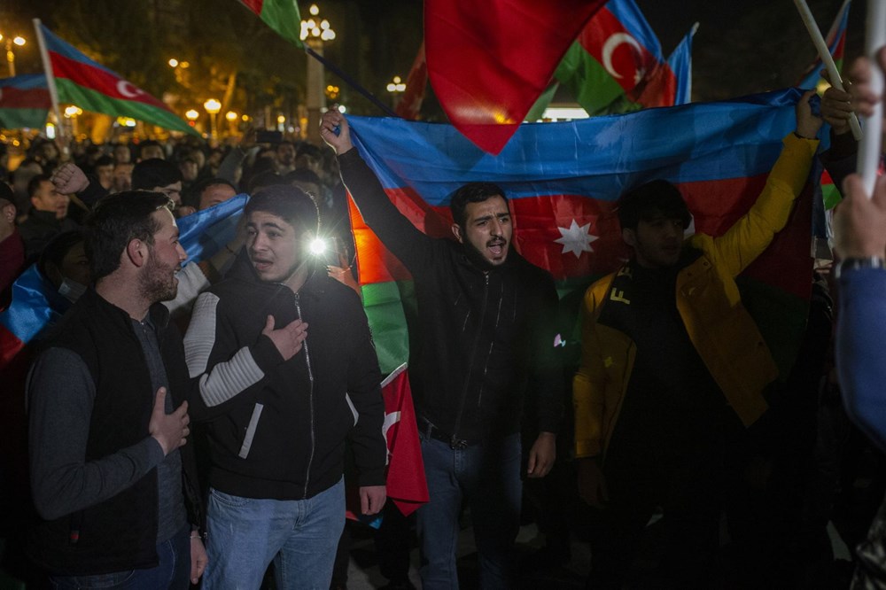 Azerbaycanlılar, Dağlık Karabağ'da varılan anlaşmayı coşkuyla kutluyor - 14