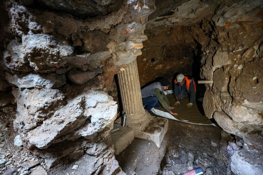 "İzmir'de mitolojide tanrıların aşkını simgeleyen 2 bin yıllık mozaik koruma altına alındı - 7'de mitolojide tanrıların aşkını simgeleyen 2 bin yıllık mozaik koruma altına alındı - 7"