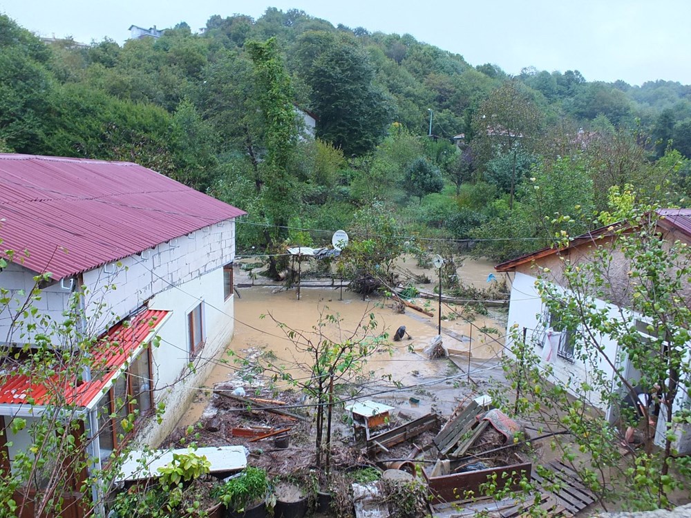 Beykoz'da aşırı yağış baskınlara neden oldu - 1