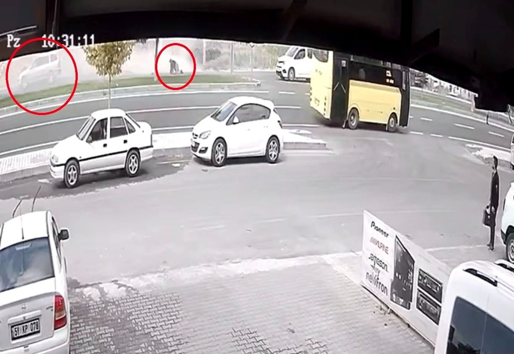 Otomobiller çarpışınca kadın yolcu camdan fırladı - 3