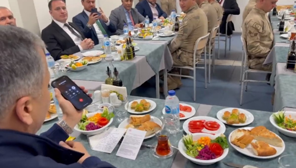 Erdoğan, Tendürek Üs Bölgesi'ndeki jandarmaların Kurban Bayramı'nı kutladı Erdoğan, Tendürek Üs Bölgesi'ndeki jandarmaların Kurban Bayramı'nı kutladı
