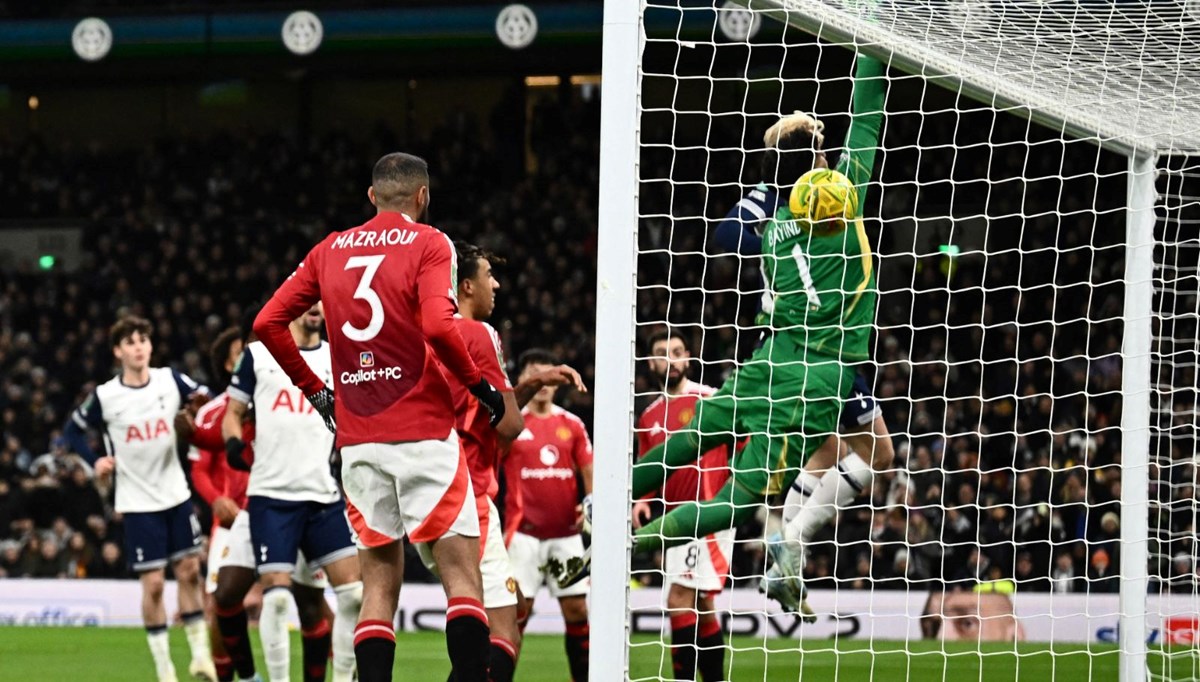 Kornerden gol yiyen Altay Bayındır, Manchester United tarafının hedefinde: 7 gollü maç sonrası takımı veda etti