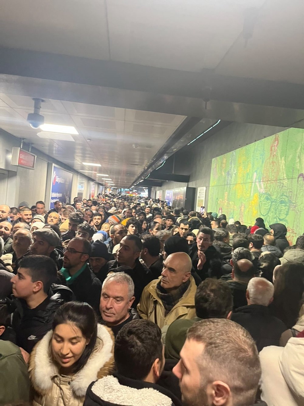 İstanbul'da kar yağışı etkisini sürdürüyor: Trafik ve toplu ulaşımda yoğunluk - 4