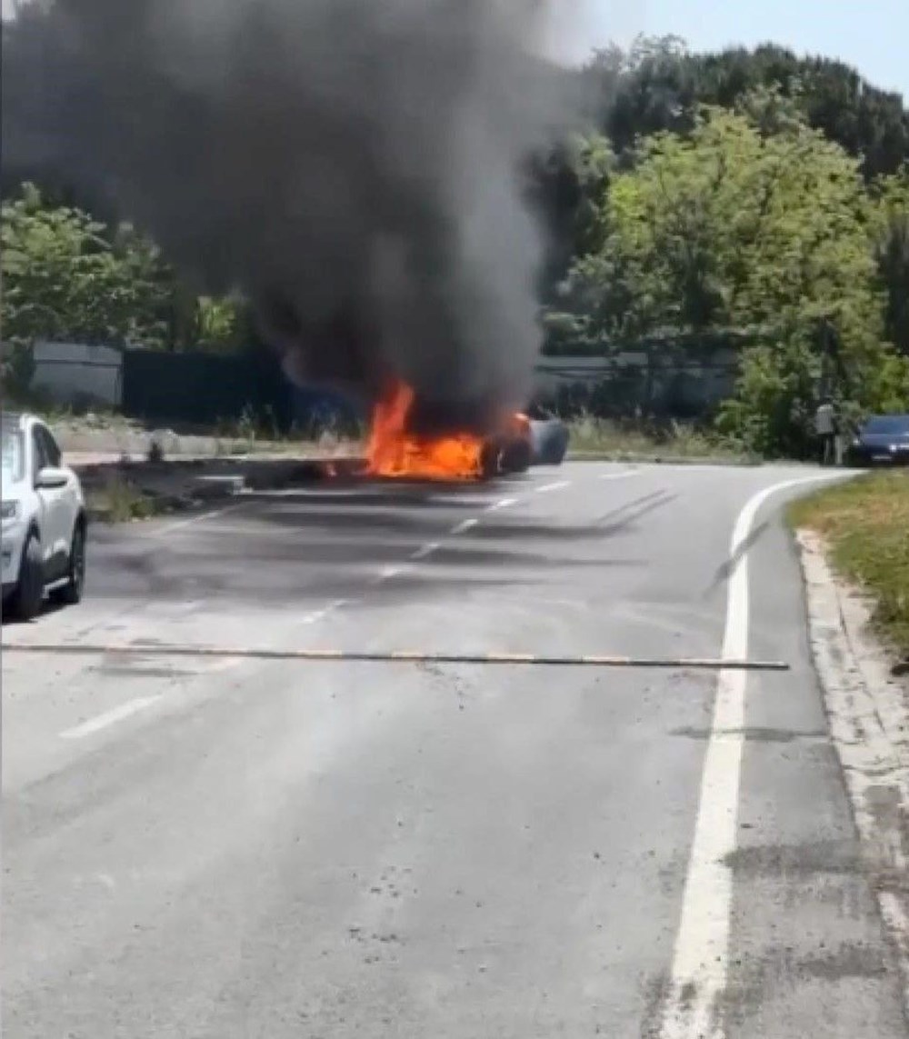 İstanbul'da 20 milyonluk araç alev alev yandı 74