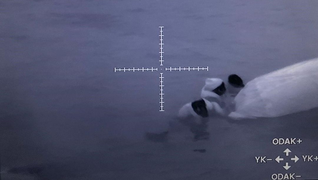 Ayvalık açıklarında sığınmacı botu battı | NTV