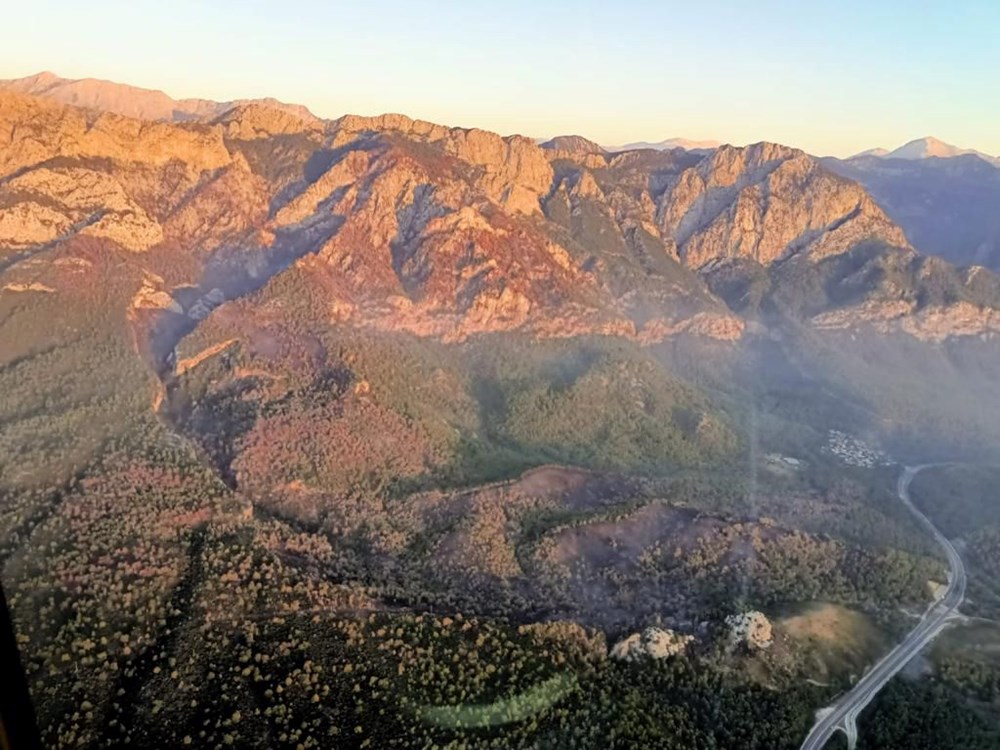 Kemer'deki yangında 1120 futbol sahası büyüklüğünde alan etkilendi - 4