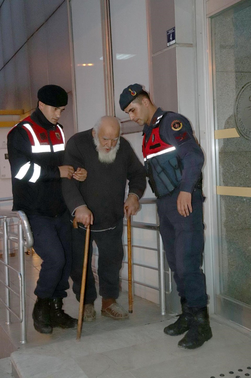 Oğlunu öldüren 95 yaşındaki baba tutuklandı - 2