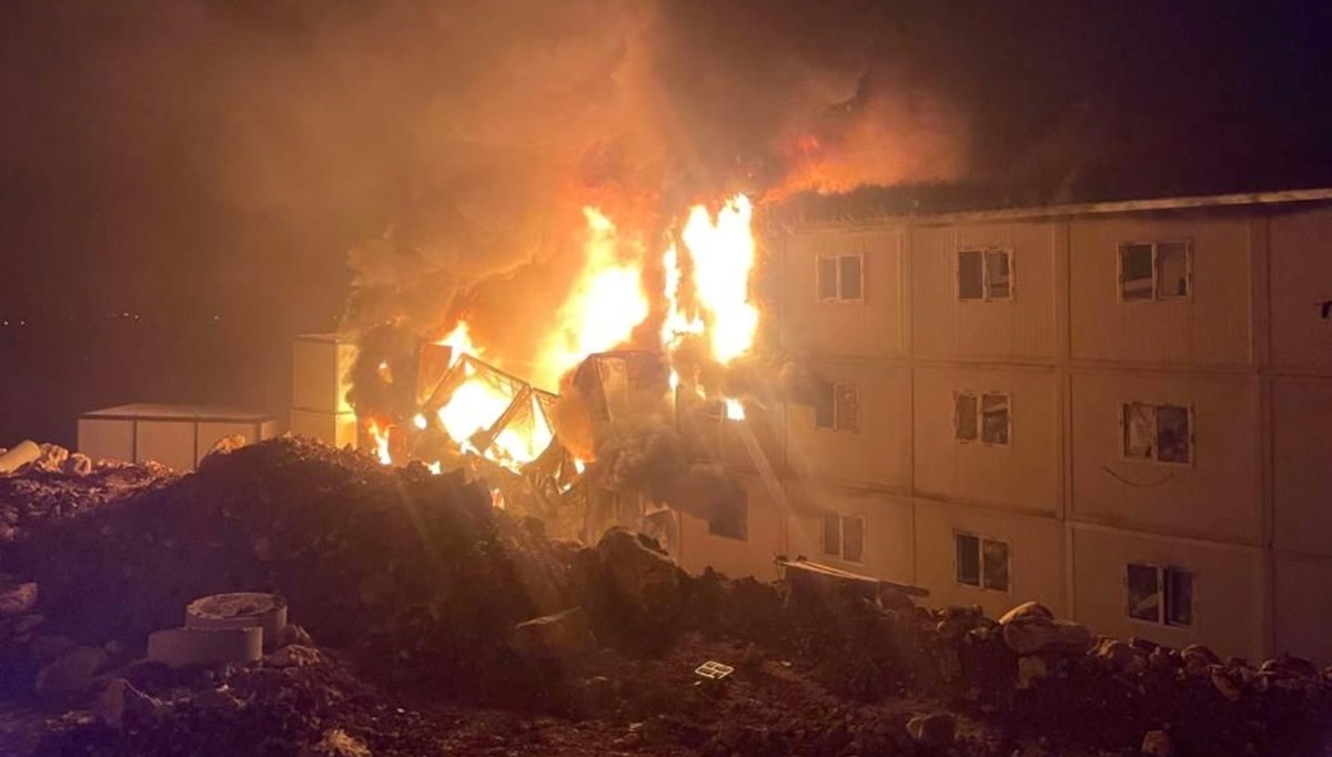 Kahramanmaraş'ta işçi konteynerlerinde yangın: 11 yaralı Kahramanmaraş'ta işçi konteynerlerinde yangın: 11 yaralı