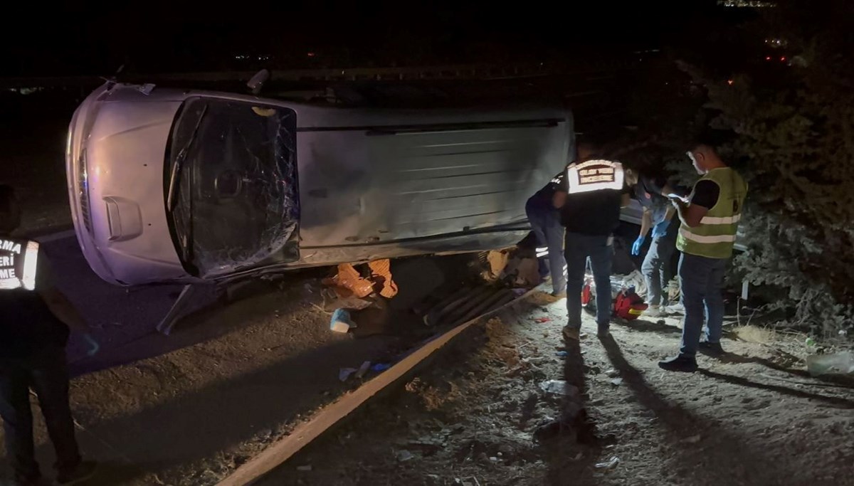 Gaziantep’te lastiği patlayan minibüs takla attı: 2 ölü, 8 yaralı