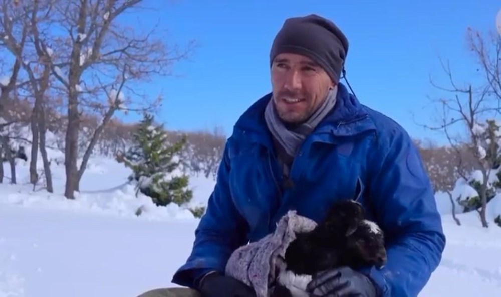 Yabancı Eller, Tanıdık Topraklar: Gurbetten Dönüş, Çobanlık Aşkı 76