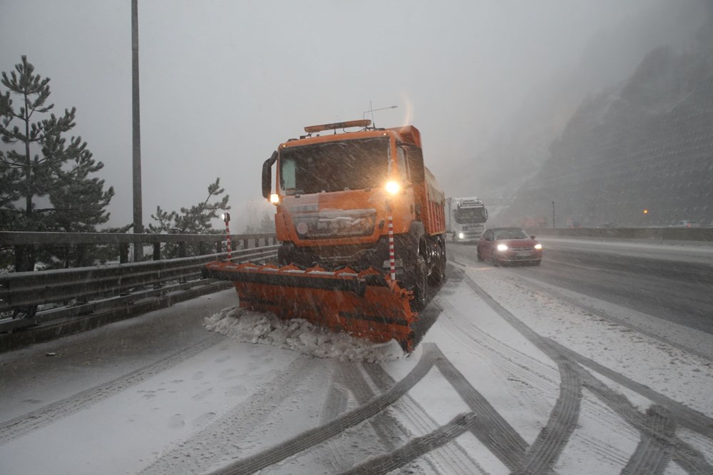 Ulaşıma kar engeli: Araçlar yolda kaldı, kazalar nedeniyle trafik durdu - 6