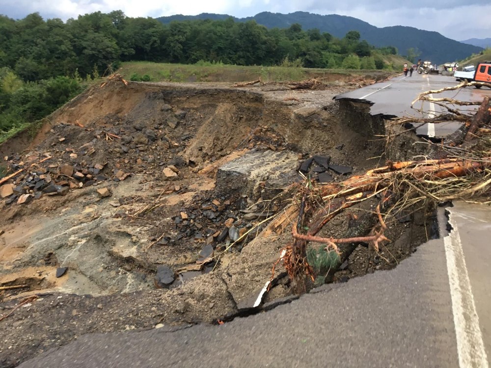 Bartın'da şiddetli yağış sel ve heyelana neden oldu - 9