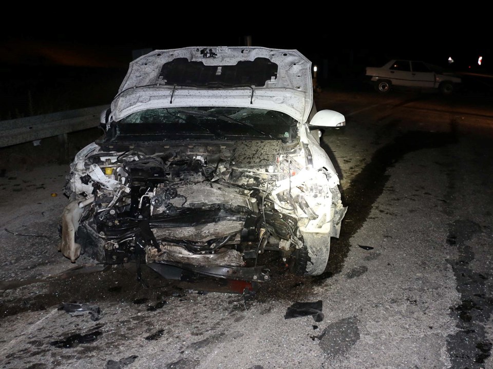 Bolu'da iki otomobil çarpıştı: 2 ölü - 1