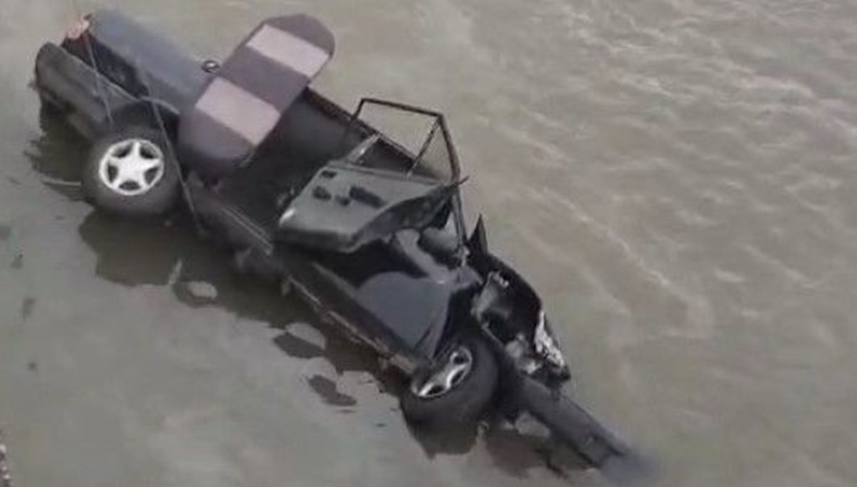 Karabük'te çaya düşen otomobilin sürücüsü öldü Karabük'te çaya düşen otomobilin sürücüsü öldü