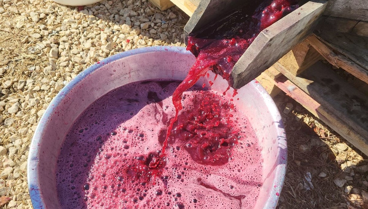 Kazanlarda 6 saat kaynatılıyor! Piyasada 1 litresi 400 TL: Adıyaman'dan Avrupa'ya ihraç ediliyor