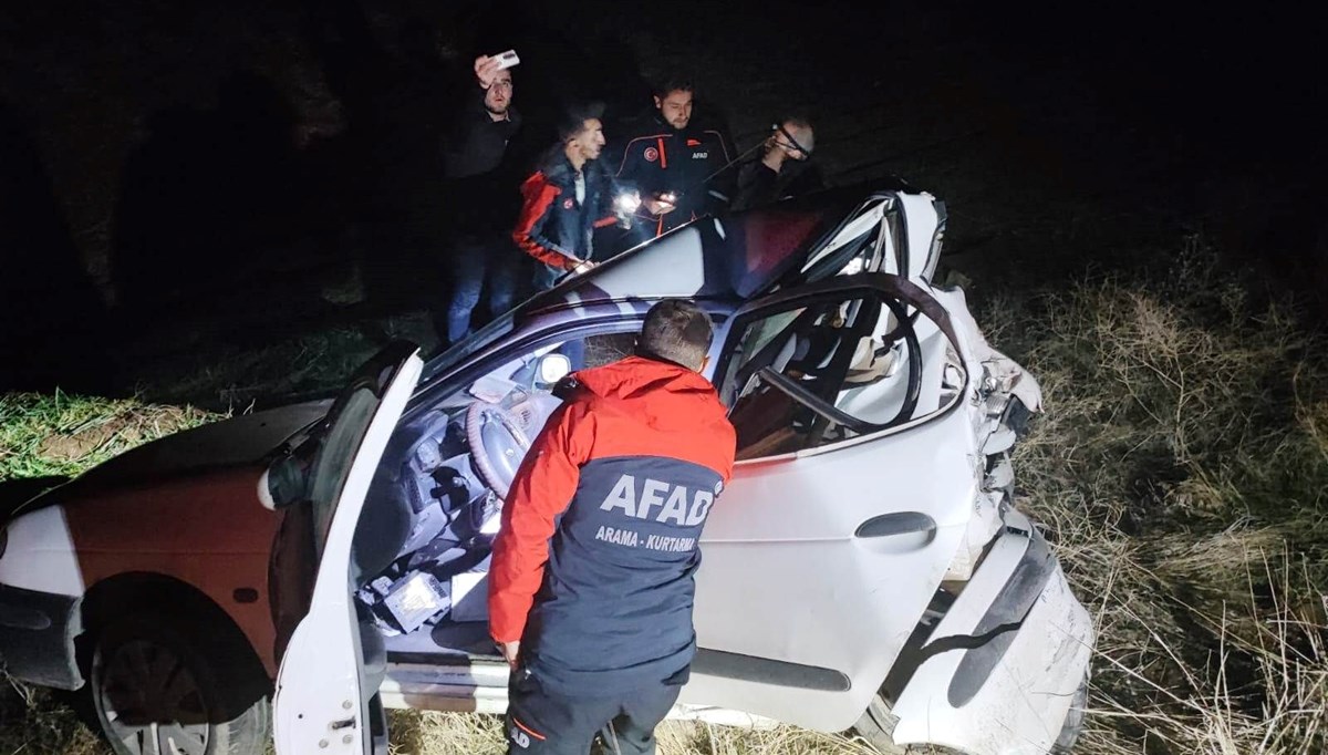Arıza yapan otomobile TIR çarptı: 1 ölü, 1 yaralı Arıza yapan otomobile TIR çarptı: 1 ölü, 1 yaralı