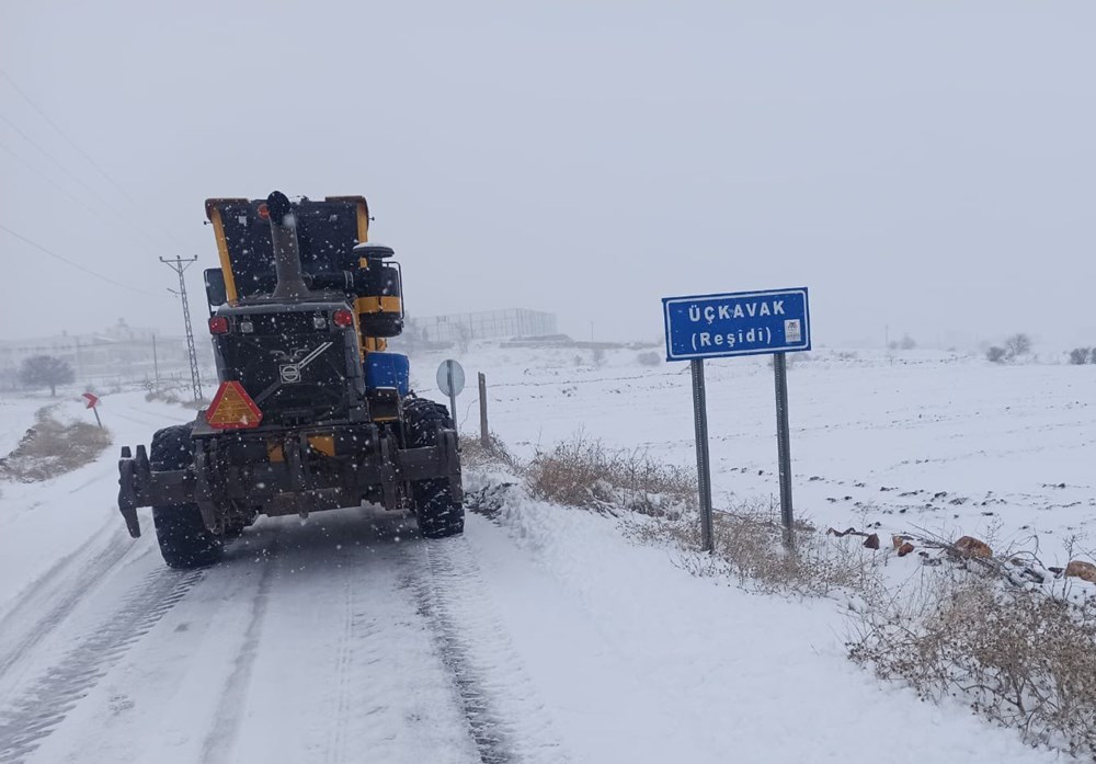 Doğu’da kar esareti: 1070 köy yolu ulaşıma kapandı - 5