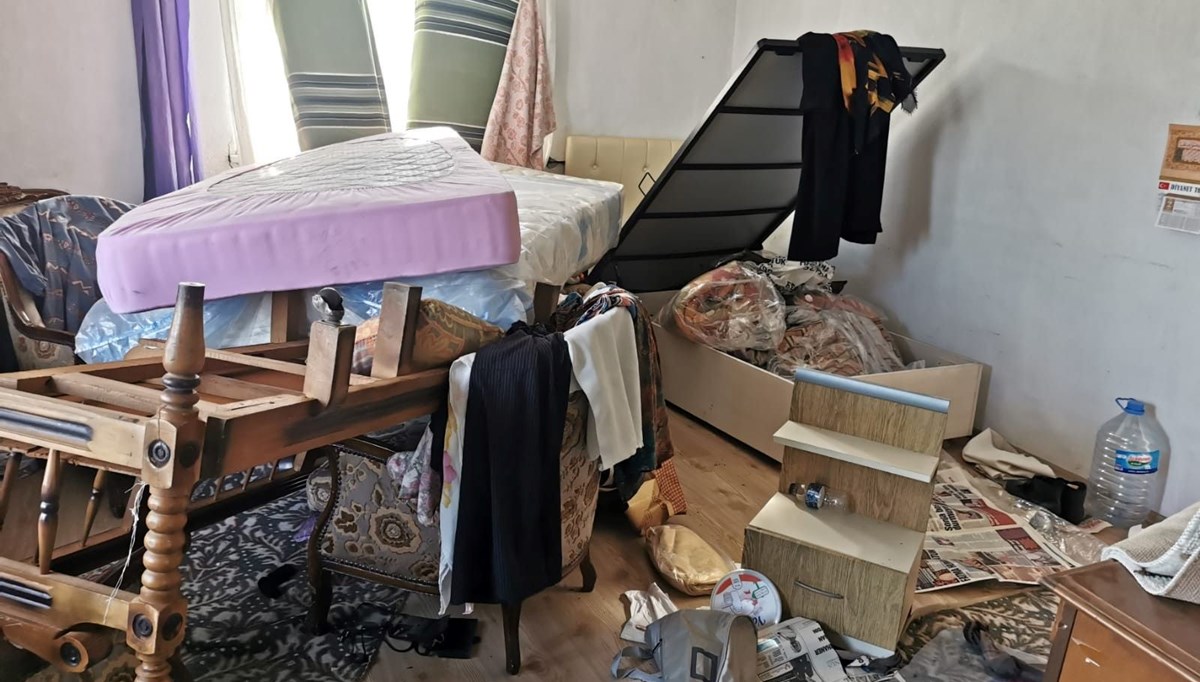 Bursa'da aynı evi beşinci kez soyan hırsızlar musluk ve kapıları da söktü