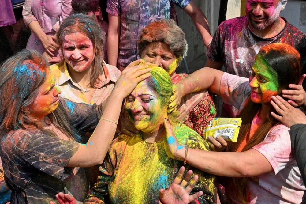 Hindistan, Coşkuyu Renklerle Boyadı: Holi Festivali Kutlamaları 77 31UraWDAPEGUFMVoH5 KzQ