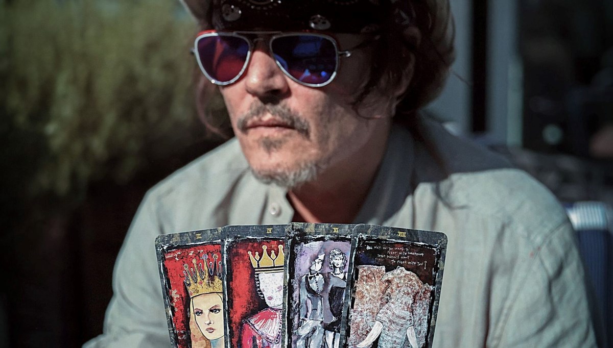 Johnny Deep sanat eserlerini tanıttı: İlham kaynağı eski sevgilisi!