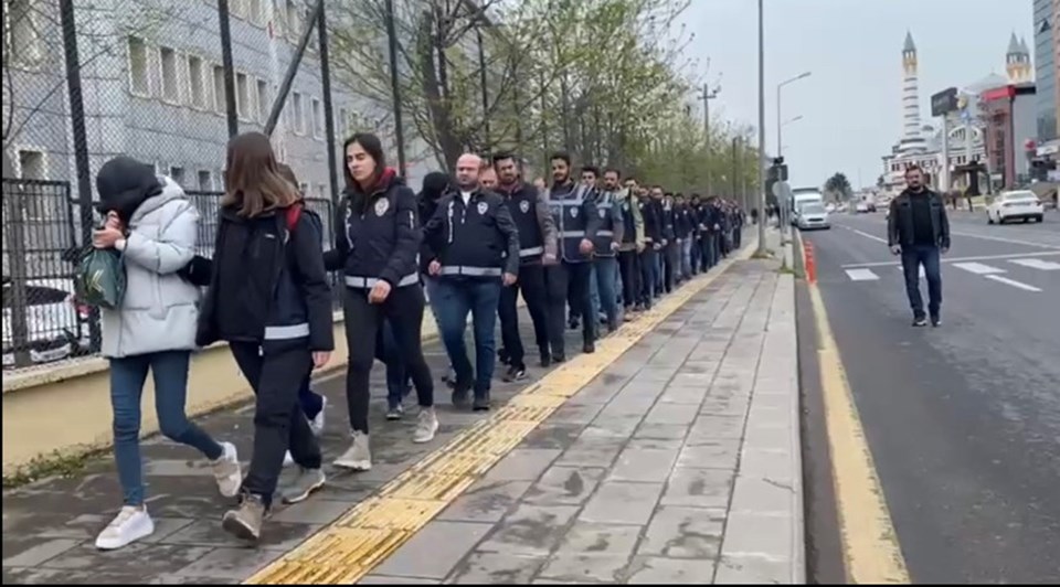 Deprem ve Togg kredisi vaadiyle dolandırıcılık: 25 kişi tutuklandı - 1