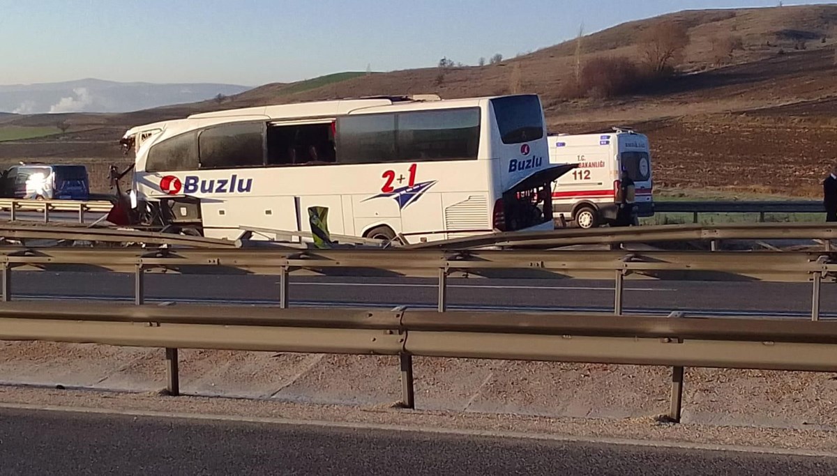 Bilecik'te otobüs kontrolden çıktı: 14 yaralı