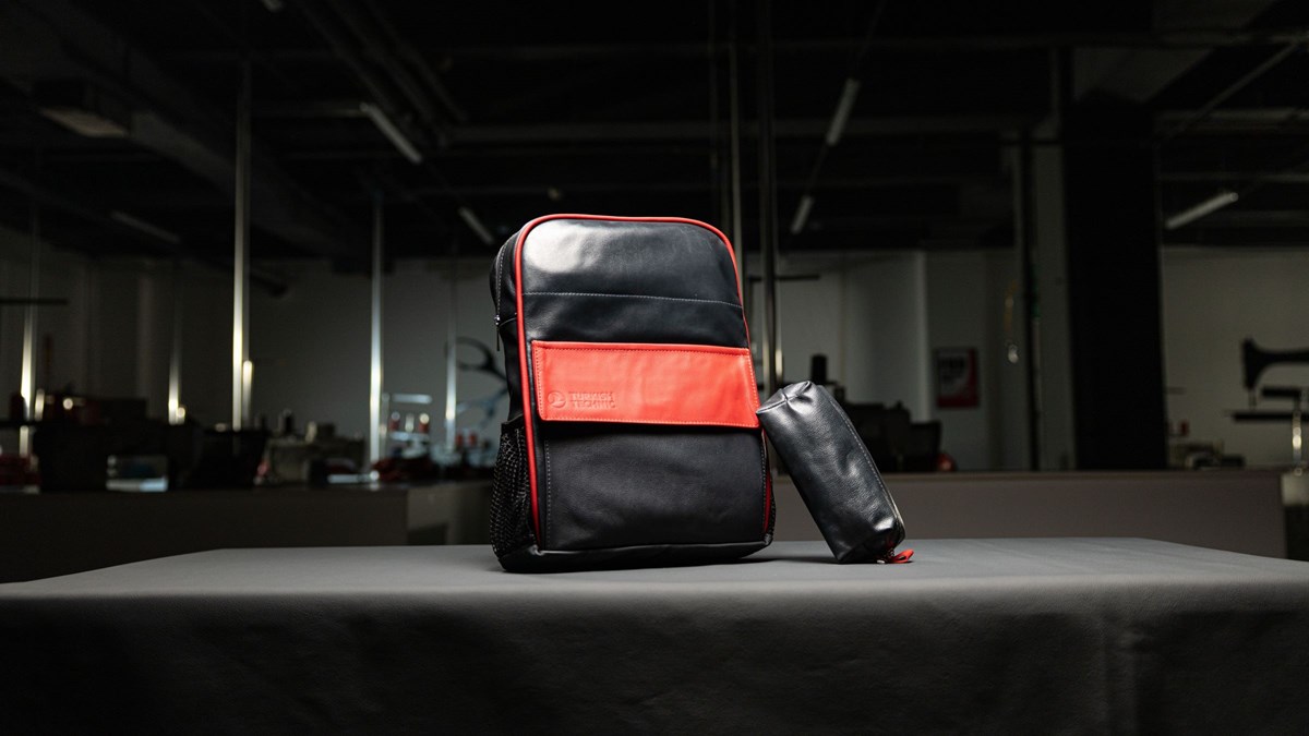 Proje kapsamında üretilen çantalar, deprem bölgesinde yaşayan öğrencilere hediye edildi