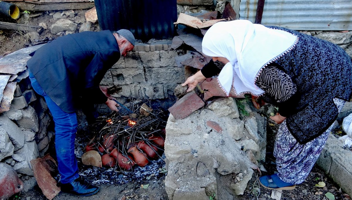 Bitlisli kadınlar çamuru gelir kapısına dönüştürdü! Sabahın erken saatlerinde uyanıp hazırlıyorlar, çevre illerden sipariş yağıyor