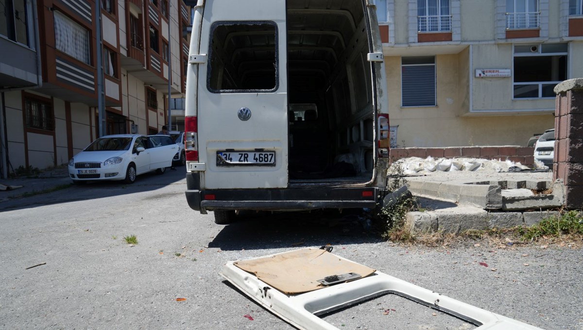 Yer: İstanbul! Mahalleli diken üstünde, terk edilmiş araçlar korkulu rüyaları oldu