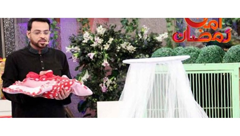 Canlı yayında kimsesiz bebek dağıttılar NTV Canlı yayında kimsesiz bebek dağıttılar NTV