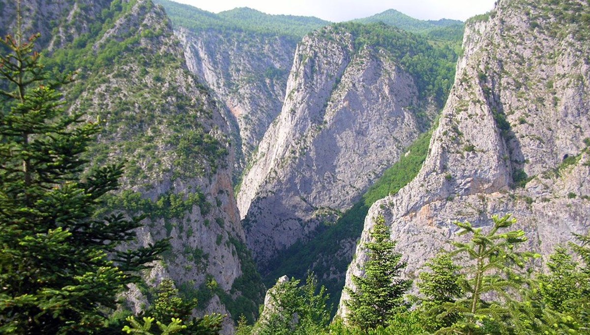 Dünyanın en derin 2. kanyonu Valla'ya giren 12 kilometre yürümeden çıkamıyor