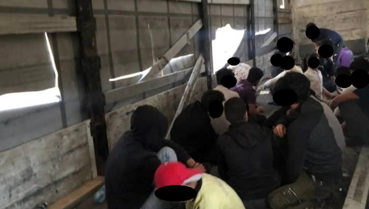 Kırklareli'nde 25 düzensiz göçmen yakalandı Kırklareli'nde 25 düzensiz göçmen yakalandı