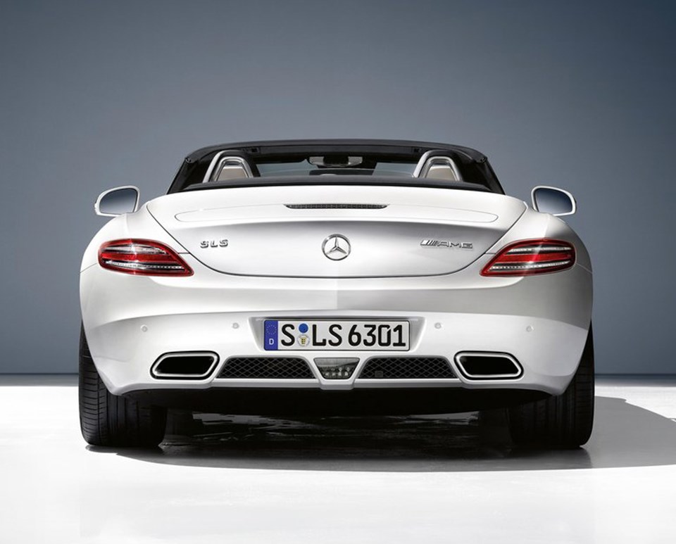 Mercedes-Benz kumaş tavanlı SLS AMG’yi tanıttı - 1