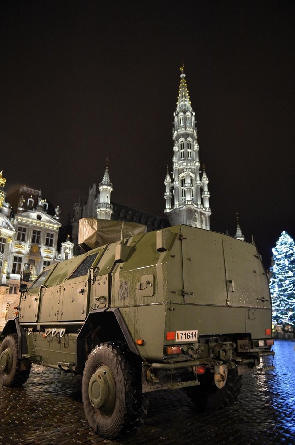 Brüksel'de terör operasyonu: 16 gözaltı - 3