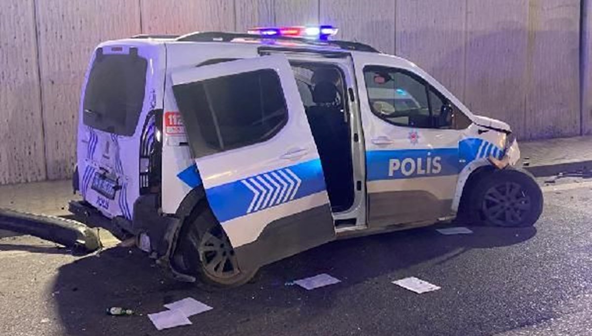 Maltepe'de hafriyat kamyonu polis aracına çarptı: 2 polis yaralı