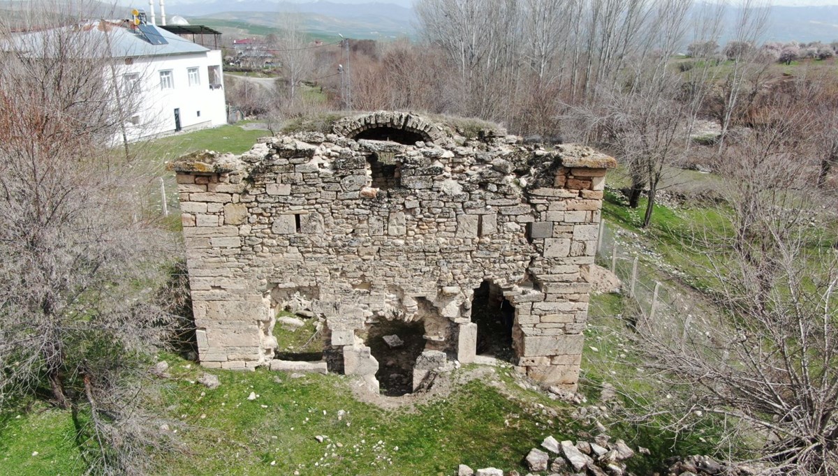 Bin 200 yıllık tarihi eser, zamana direniyor Bin 200 yıllık tarihi eser, zamana direniyor