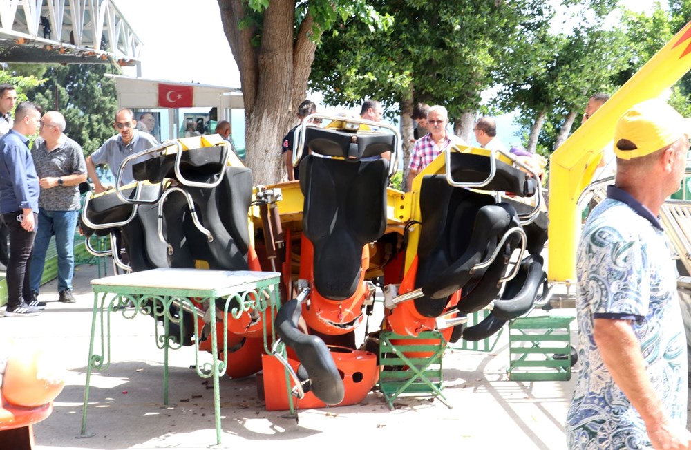 Lunaparkta oyuncak koparak düştü: Baş aşağı kurtarılmayı beklediler - 4