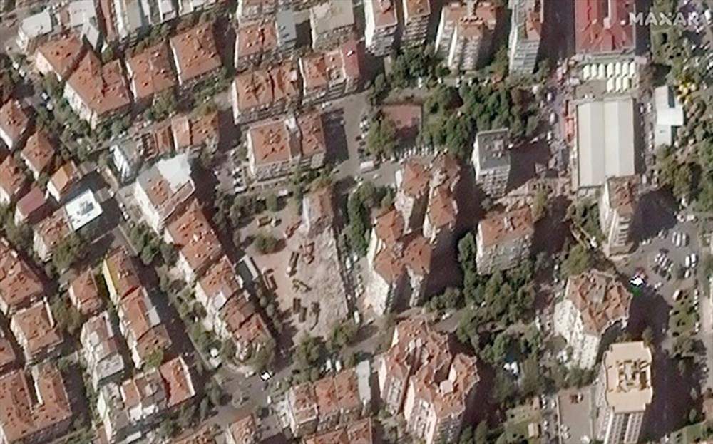 İzmir'deki yıkım uzaydan görüntülendi