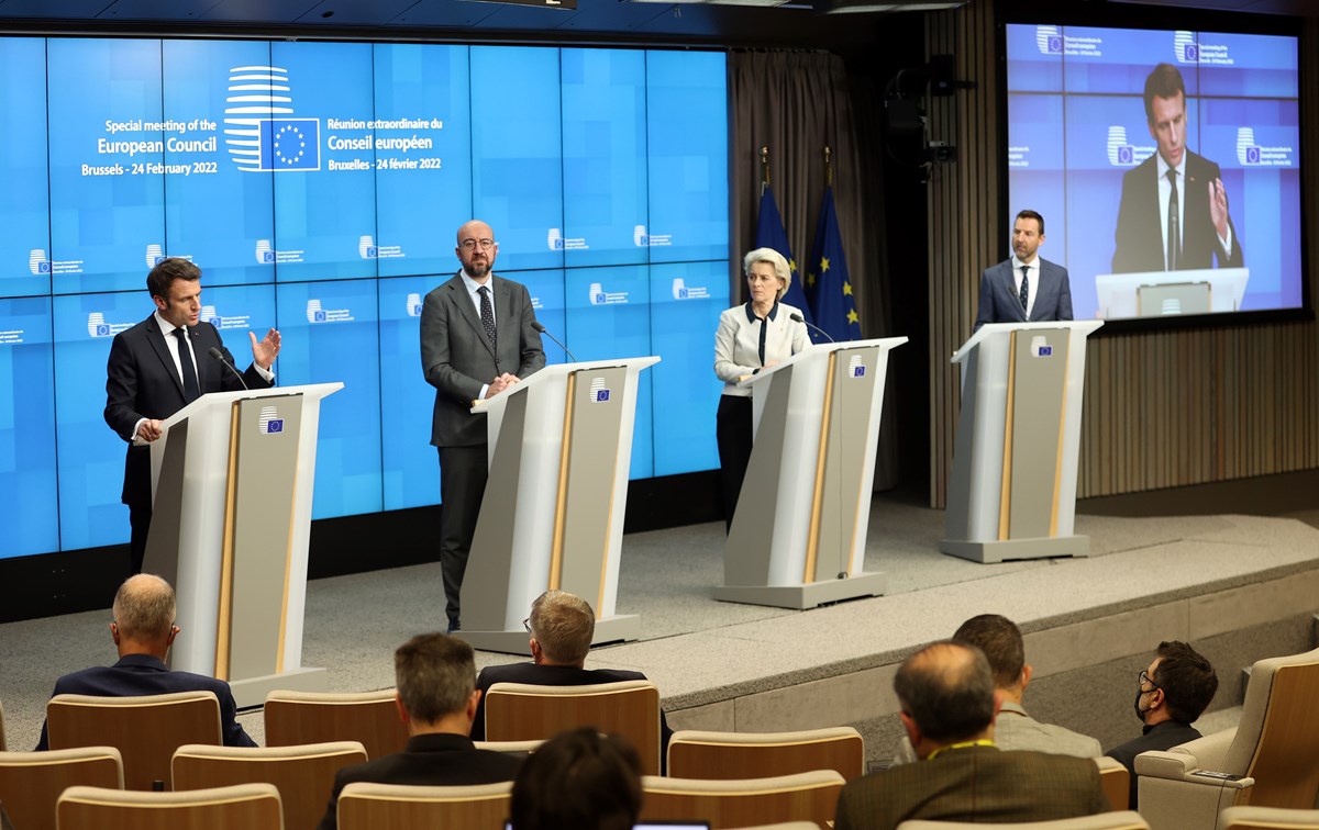 Emmanuel Macron, Charles Michel ve  Ursula von der Leyen toplantı sonrası ortak açıklama yaptı.